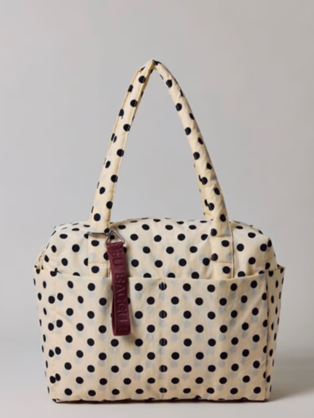 BAGGU Small Cloud Carry-On Bag - Cream + Black Polka Dot - UO Exclusive - Picture 4 of 6